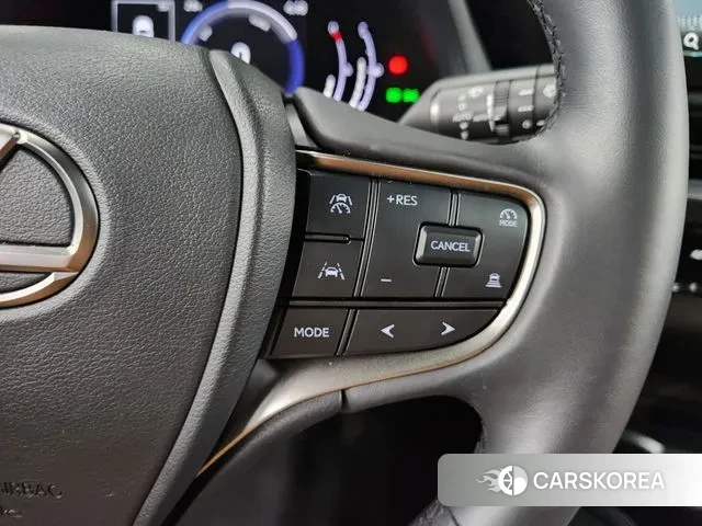 Lexus UX300h 2024 Черный из Кореи, фото 6