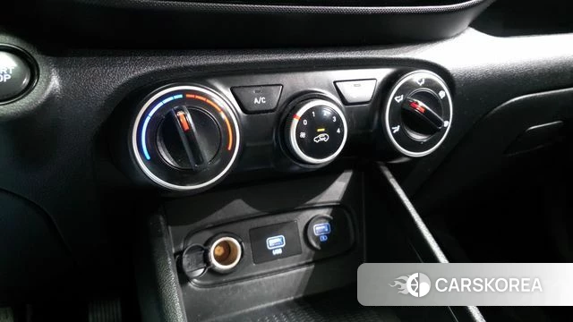 Hyundai Venue 2021 Серебристо-серый из Кореи, фото 6