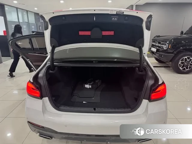 BMW 5 Series (G30) 2022 Белый из Кореи, фото 6