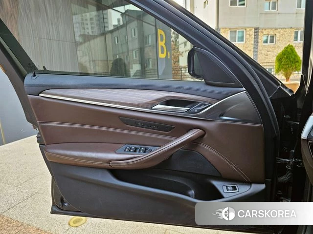 BMW 5 Series (G30) 2018 Черный из Кореи, фото 6