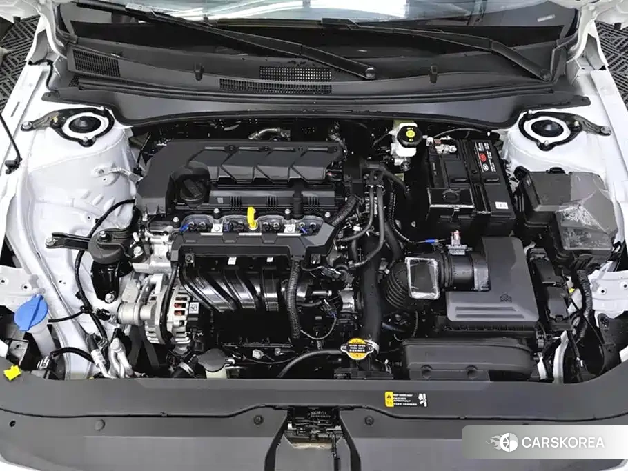 Hyundai Elantra 2025 Белый из Китая, фото 6