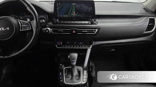 Kia Seltos 2022 Белый из Кореи, фото 6