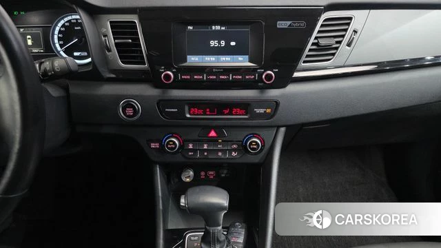 Kia Niro 2019 Серебристо-серый из Кореи, фото 6