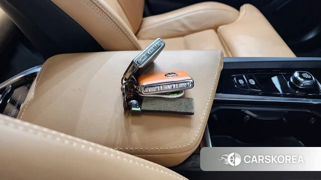 Volvo XC60 second Generation 2023 Белый из Кореи, фото 6