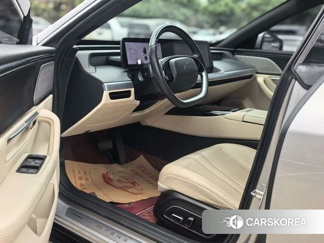 Xiaopeng Motors Xiaopeng P7 2022 Серебристо-серый из Китая, фото 6