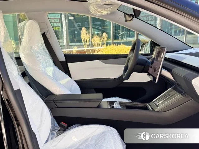 Tesla Model Y 2025 Черный из Кореи, фото 6