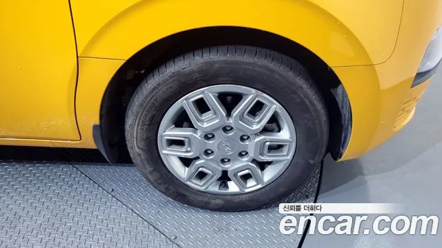 Hyundai Staria 2023 Желтый из Кореи, фото 6