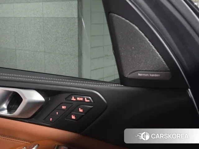 BMW X7 (G07) 2024 Черный из Кореи, фото 6