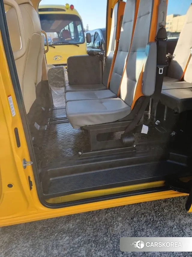 Hyundai Staria 2021 Желтый из Кореи, фото 6