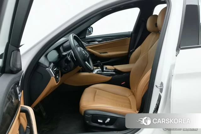 BMW 5 series 2019 Темно-серый из Китая, фото 6