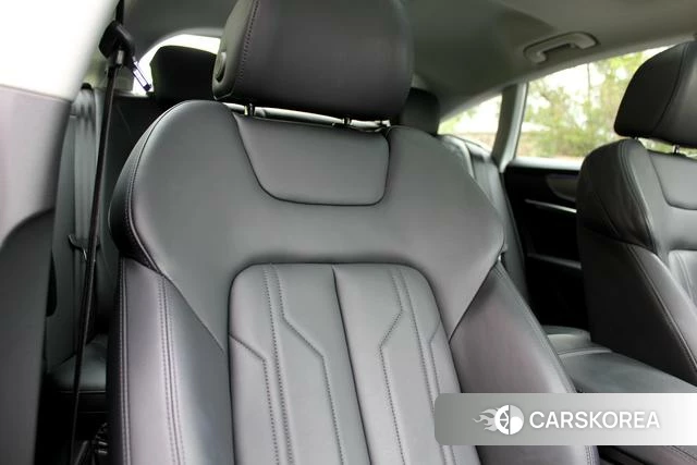 Audi A7 2021 Серебристо-серый из Китая, фото 6