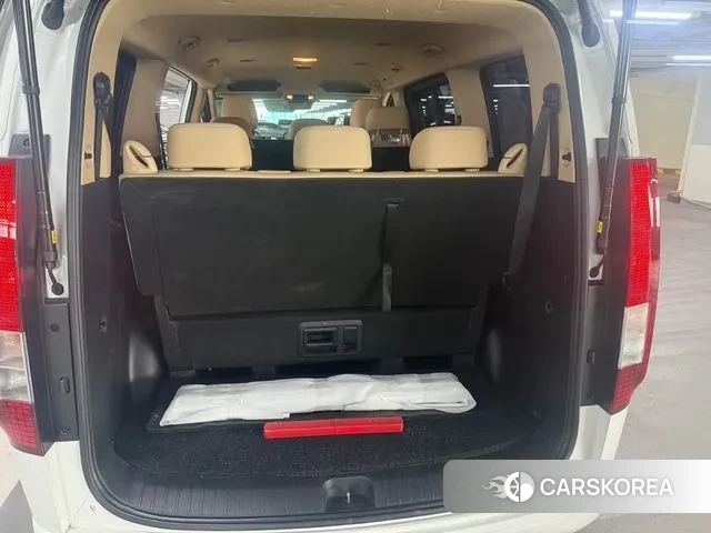 Hyundai Staria 2023 Белый из Кореи, фото 6