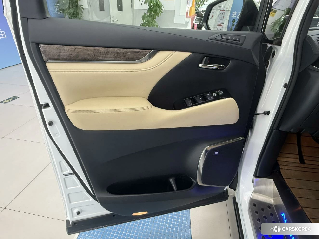 Toyota Elfa 2021 Белый из Китая, фото 6