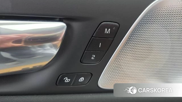 Volvo S60 3rd generation 2023 Белый из Кореи, фото 6