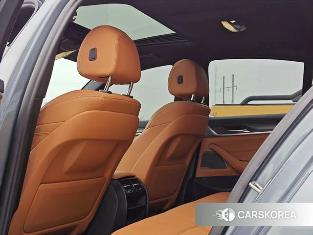 BMW 5 series (imported) 2022 Серебристо-серый из Китая, фото 6