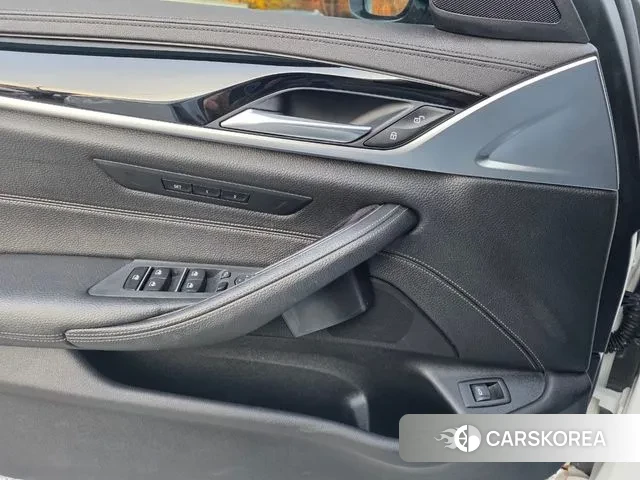 BMW 5 Series (G30) 2019 Белый из Кореи, фото 6