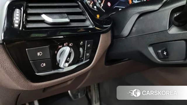 BMW 5 Series (G30) id 3698944 из Кореи 7