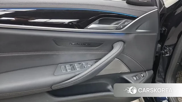 BMW 5 Series (G30) id 3567506 из Кореи 7