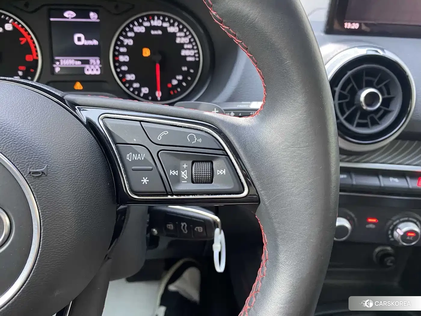 Audi Q2L id 4653875 из Китая 7