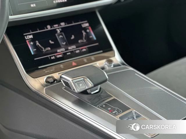 Audi A6L id 4307472 из Китая 7