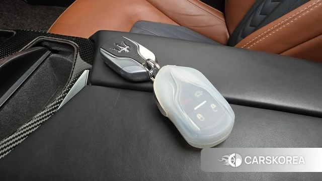 Maserati Ghibli id 4688613 из Кореи 7