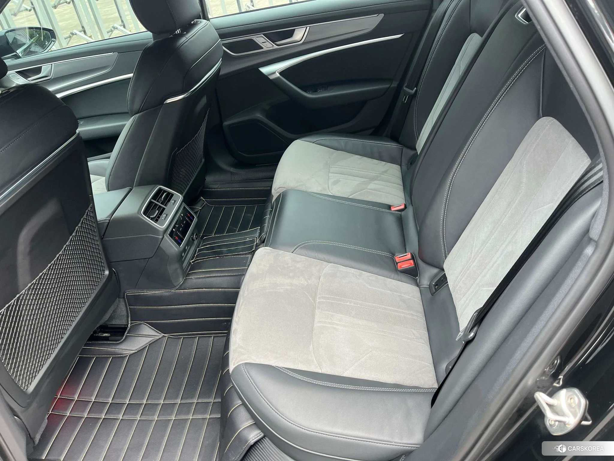 Audi A6L id 4467837 из Китая 7