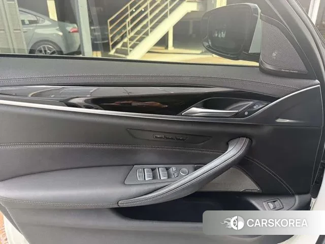 BMW 5 Series (G30) id 3452832 из Кореи 7