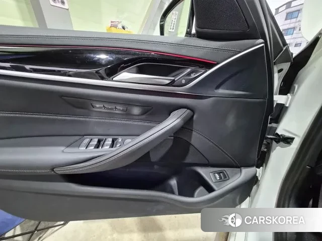 BMW 5 Series (G30) id 3488803 из Кореи 7