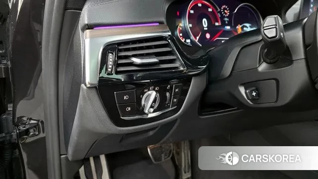 BMW 5 Series (G30) id 3631951 из Кореи 7