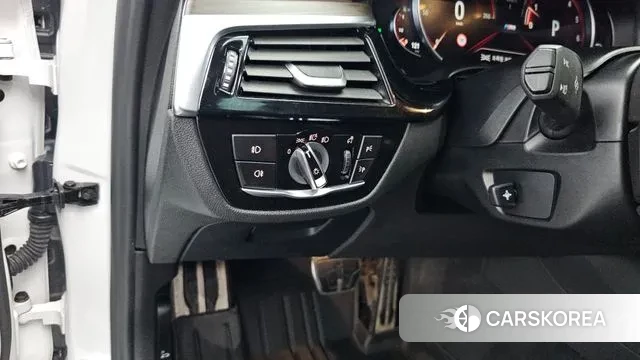 BMW 5 Series (G30) id 3112850 из Кореи 7