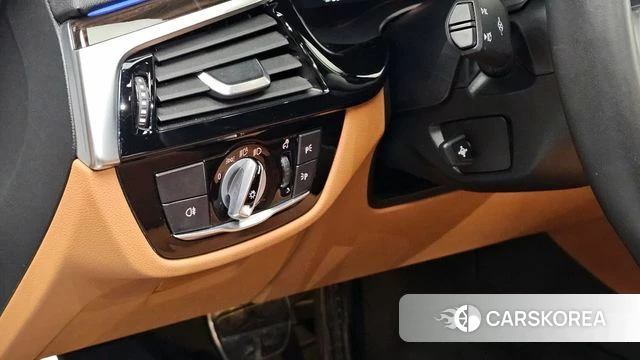 BMW 5 Series (G30) id 3965608 из Кореи 7