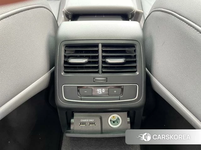 Audi A4L id 4342163 из Китая 7