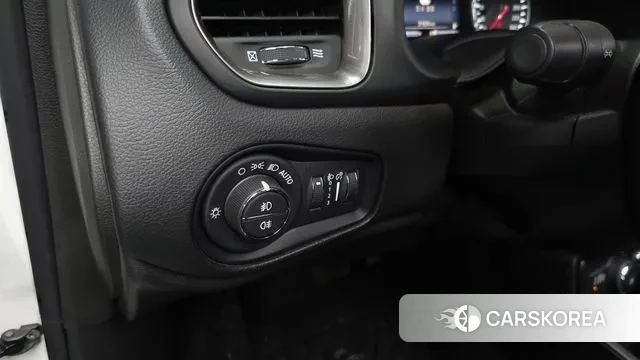 Jeep Renegade id 3389723 из Кореи 7