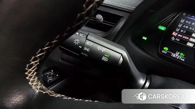 Lexus UX250h id 3740468 из Кореи 7