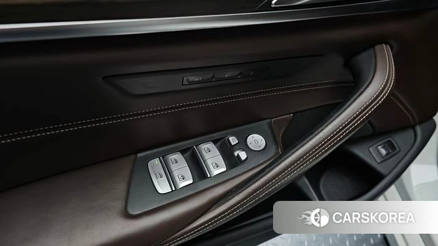 BMW 5 Series (G30) id 3905311 из Кореи 7