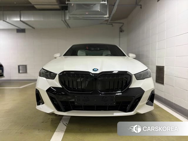 BMW 5 Series (G60) id 4589804 из Кореи 7