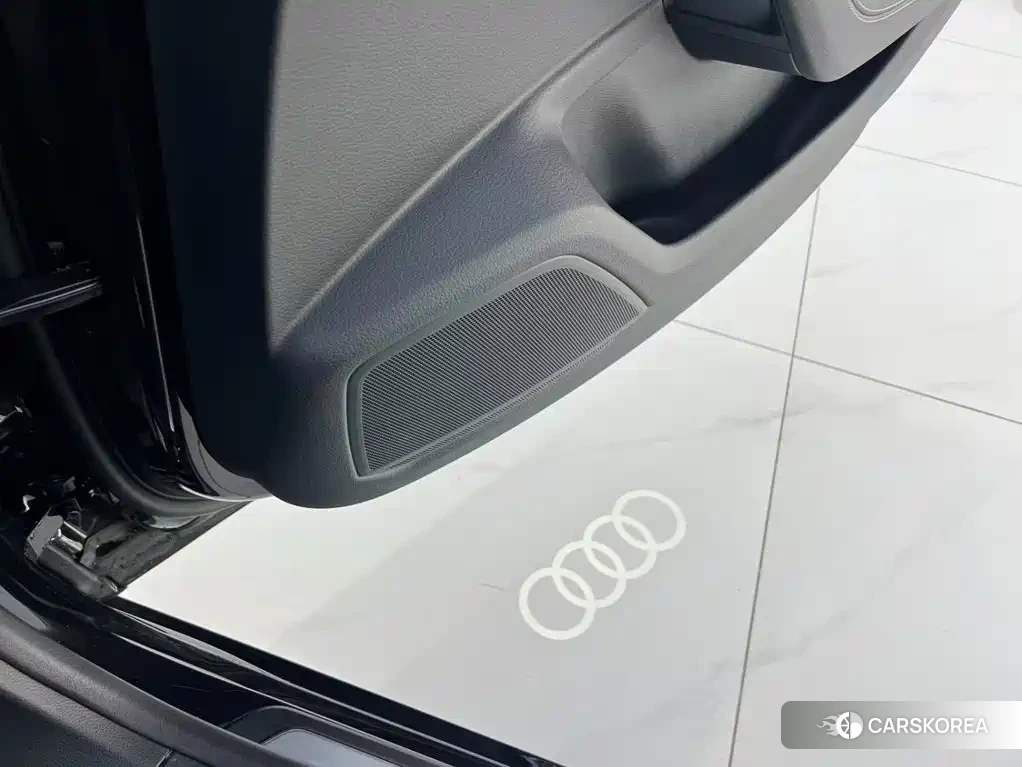 Audi A7L id 4599699 из Китая 7
