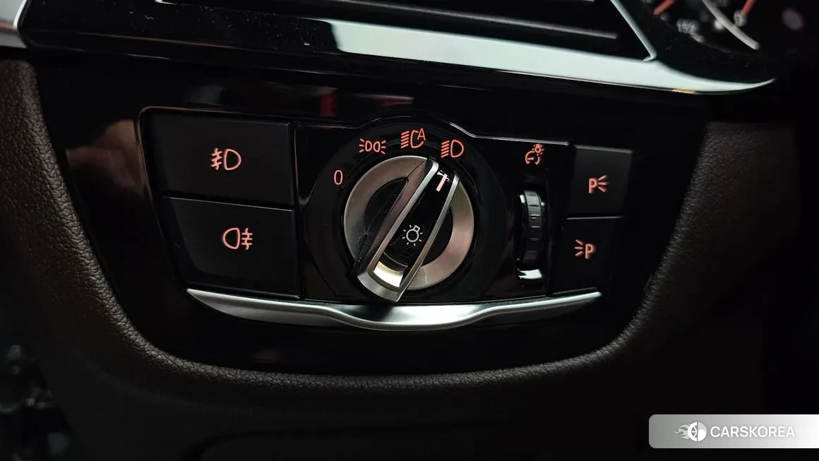 BMW 5 Series (G30) id 1794325 из Кореи 7