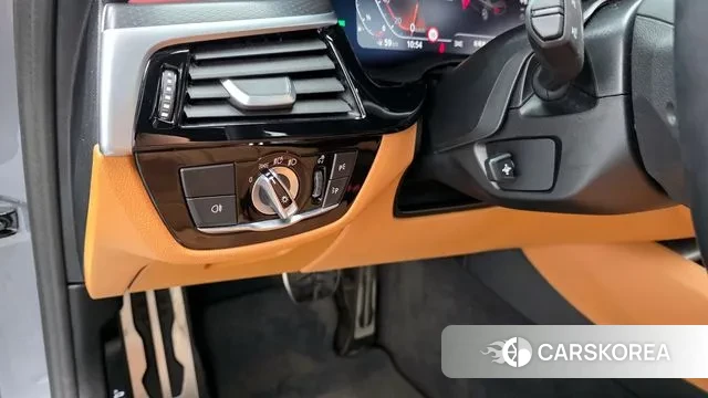 BMW 5 Series (G30) id 3711979 из Кореи 7