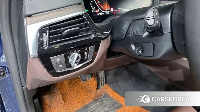 BMW 5 Series (G30) id 3741852 из Кореи 7