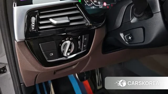 BMW 5 Series (G30) id 3539709 из Кореи 7