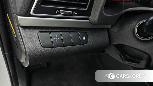 Hyundai Avante AD id 3917389 из Кореи 7