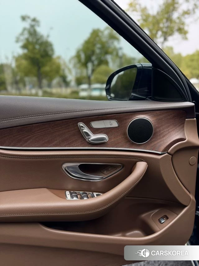 Mercedes-Benz E-class id 4209305 из Китая 7