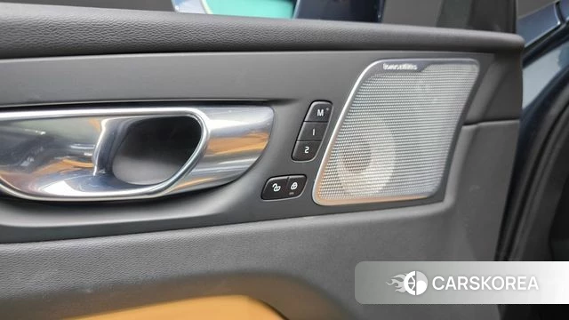 Volvo XC60 second Generation id 3884593 из Кореи 7