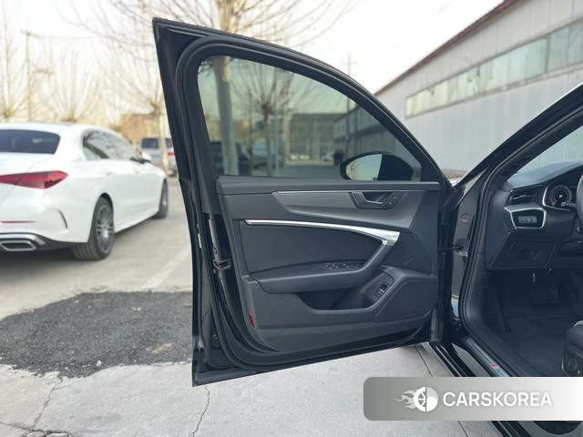 Audi A6L id 4271276 из Китая 7