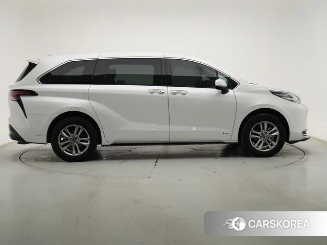 Toyota Saina id 4236631 из Китая 7