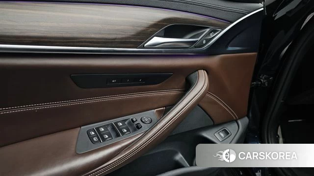 BMW 5 Series (G30) id 3894233 из Кореи 7