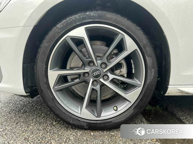 Audi A4L id 4290433 из Китая 7