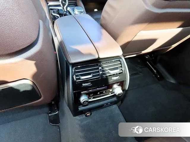 BMW 5 Series (G30) id 3640628 из Кореи 7