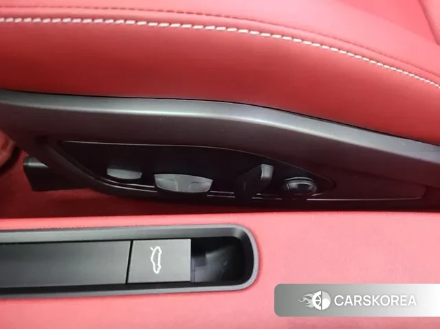 Porsche 911(992) id 3590498 из Кореи 7